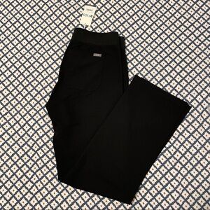 New FIGS scrubs Women’s Livingston Basic Scrub Pant
